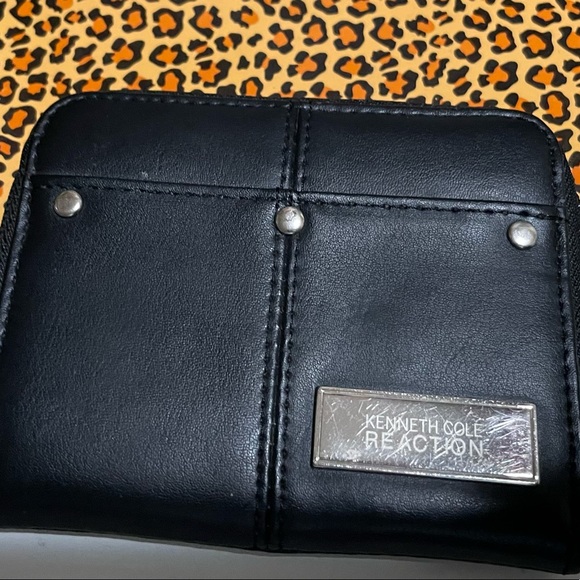 COPY - Kenneth Cole Reaction black wallet - Picture 1 of 5